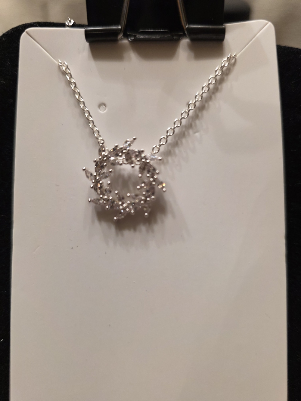 #438 Silver Sparkling Crystal Wreath Pendant Necklace - Women Jewelry